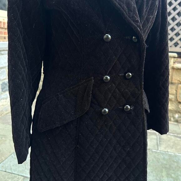 1960s black velvet quilted peacoat - Picture 4 of 5